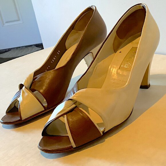 Stunning 1970s vintage Sergio Rossi Cream and Brown Spectator Pumps, Size 8.5 - Picture 3 of 16